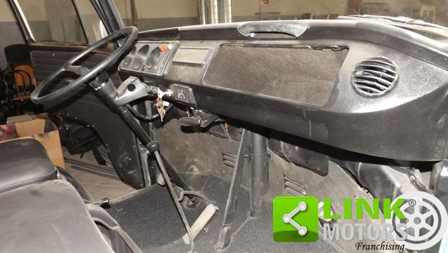 VOLKSWAGEN T2 26B1 con cassone completamente restaurato