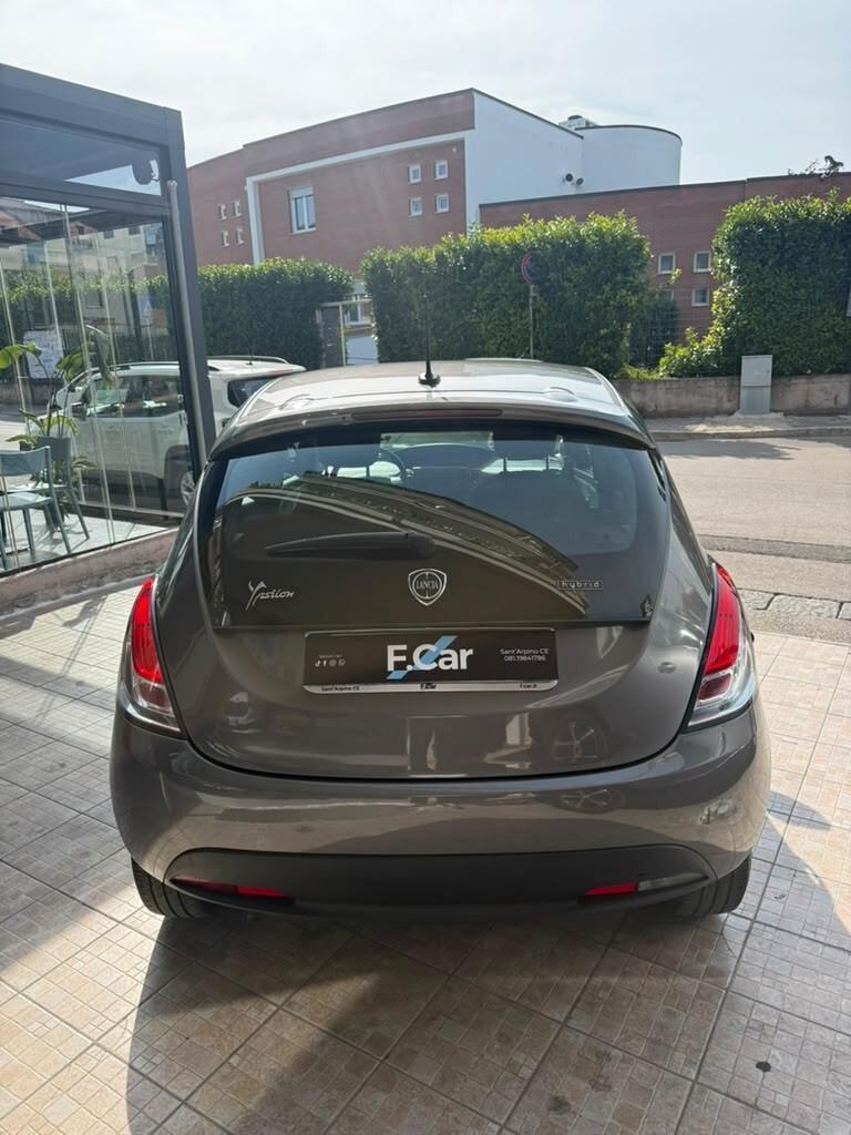 Lancia Ypsilon 1.0 FireFly 5 porte S&S Hybrid Silver