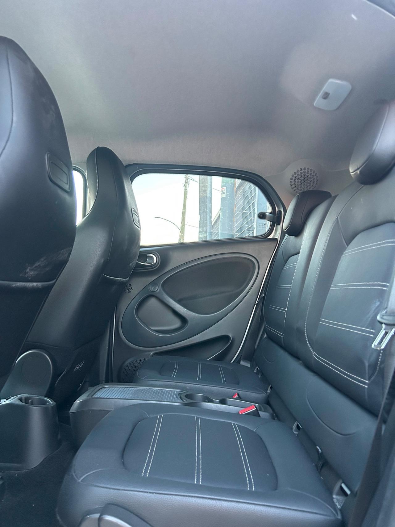 Smart ForFour 0.9 Turbo Passion-2015 NAVI/LED/15"