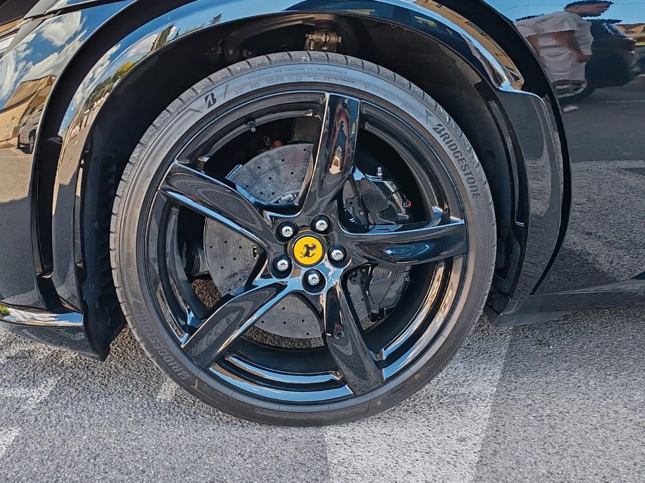 Ferrari Purosangue V12 DCT 4WD*Pano*Black