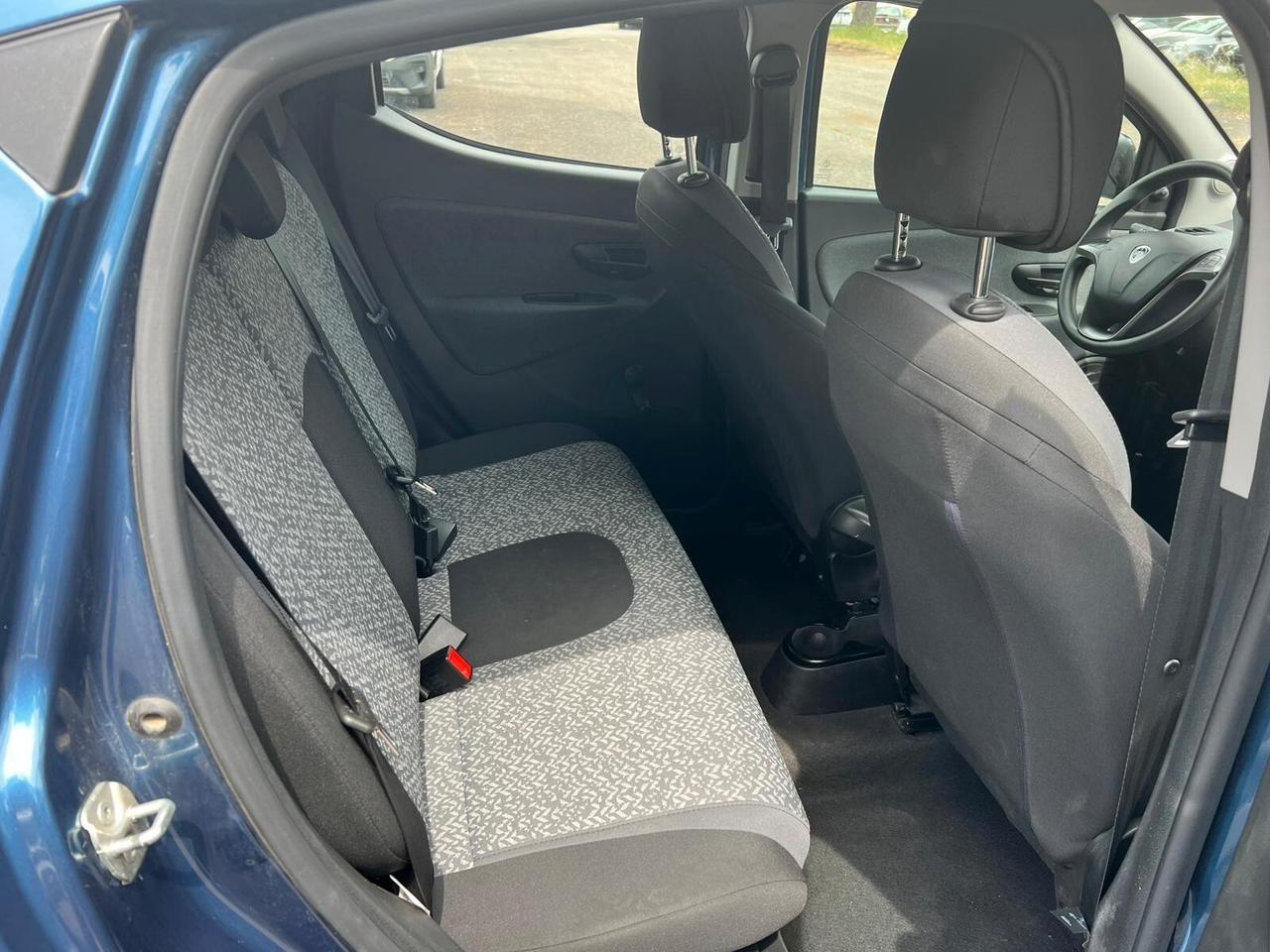 Lancia Ypsilon 1.0 FireFly 5 porte S&S Hybrid Ecochic Silver