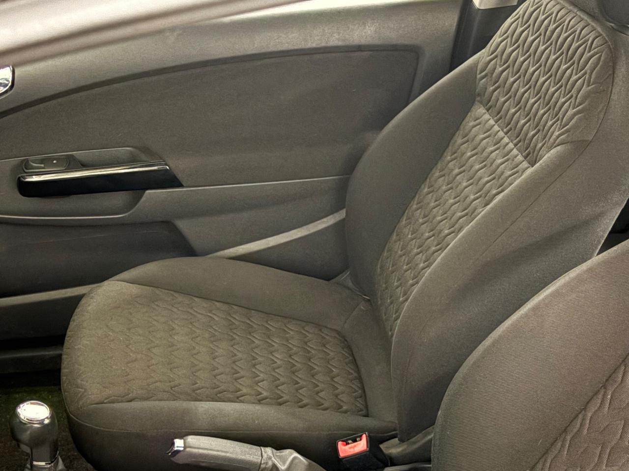 Opel Corsa 1.2 3 porte b-color