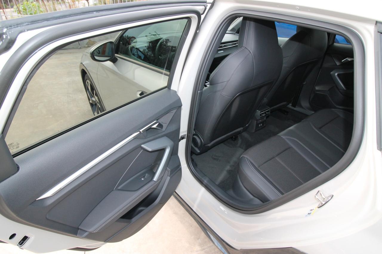 Audi A3 allstreet 35 TFSI S tronic Identity Contrast 11.2025