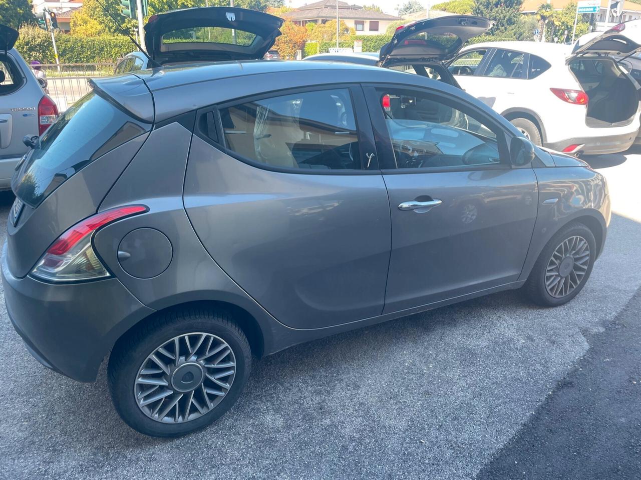 Lancia Ypsilon 1.2 69 CV 5 porte Silver
