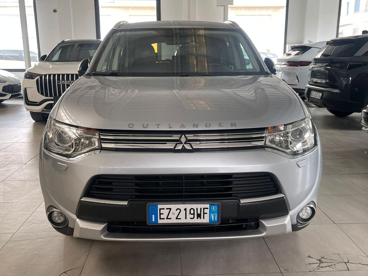 Mitsubishi Outlander 2.0 MIVEC 4WD PHEV Instyle Diamond