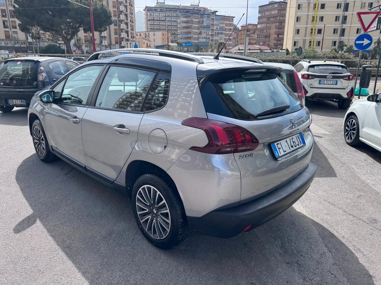Peugeot 2008 1.2 active
