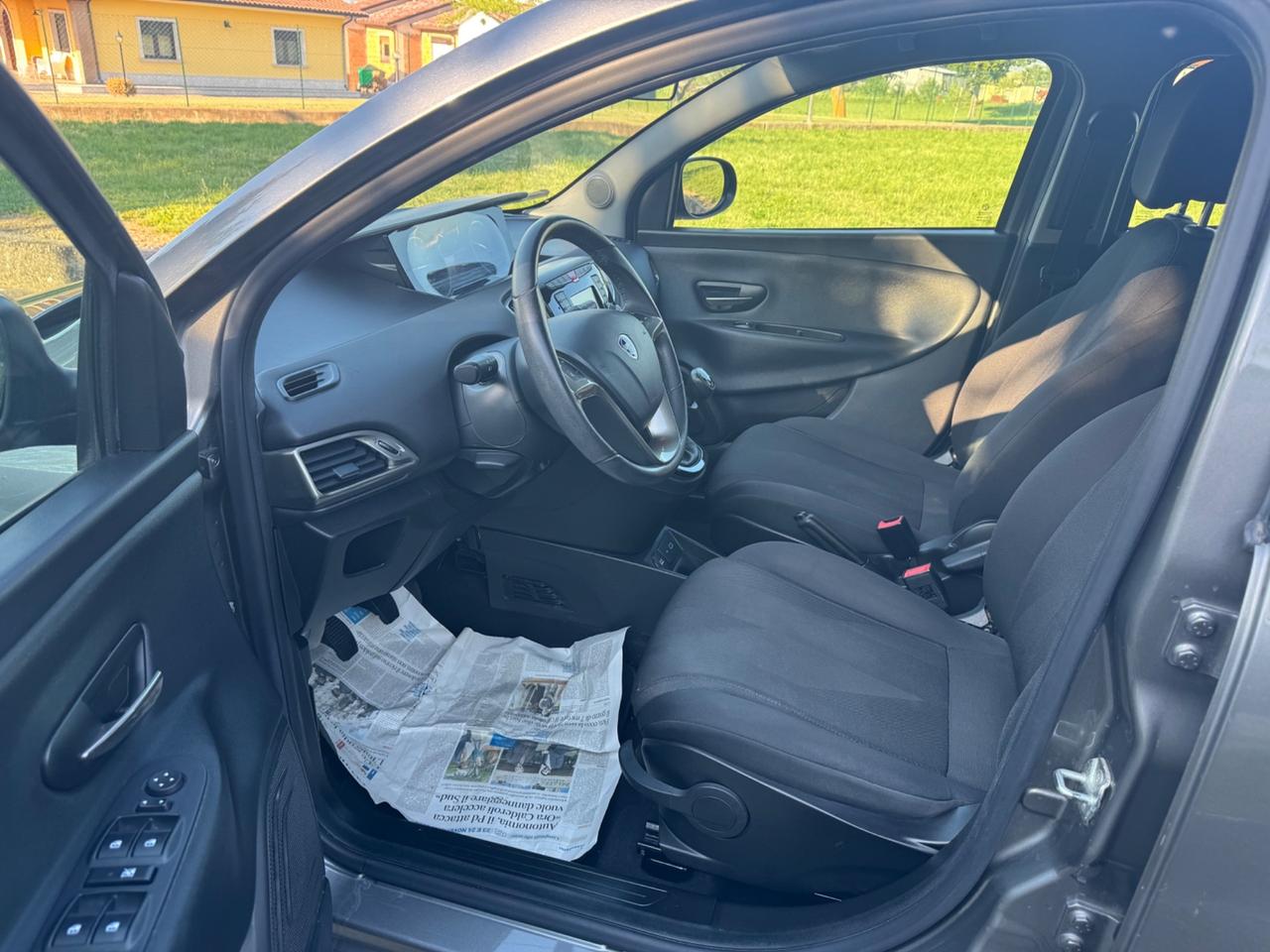 Lancia Ypsilon 1.2 69 CV 5 porte S&S Gold