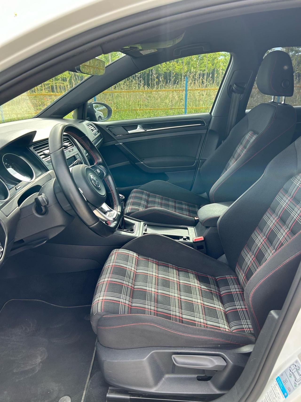 Volkswagen Golf GTI Performance 2.0 TSI 3p. BlueMotion Technology