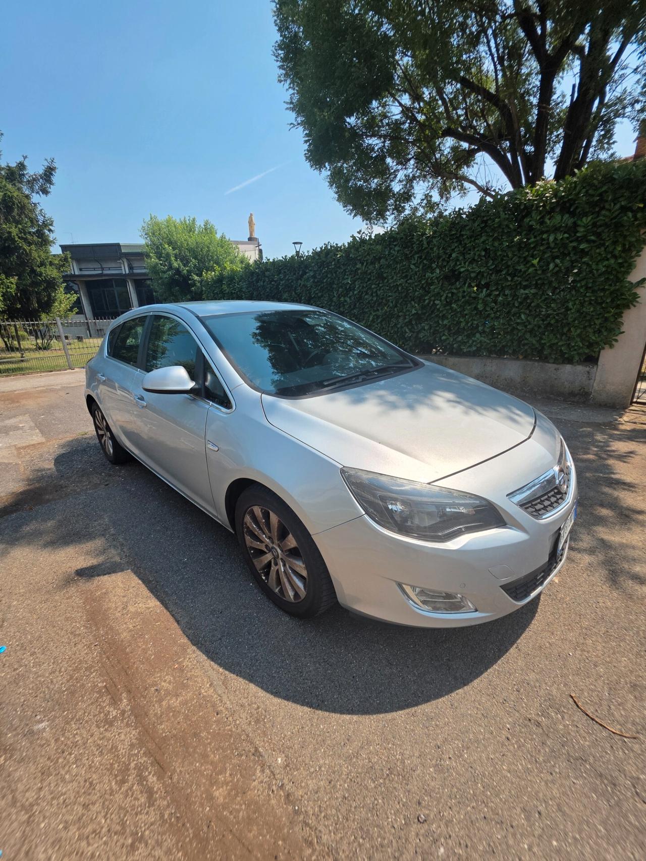 Opel Astra 1.7 CDTI 2012