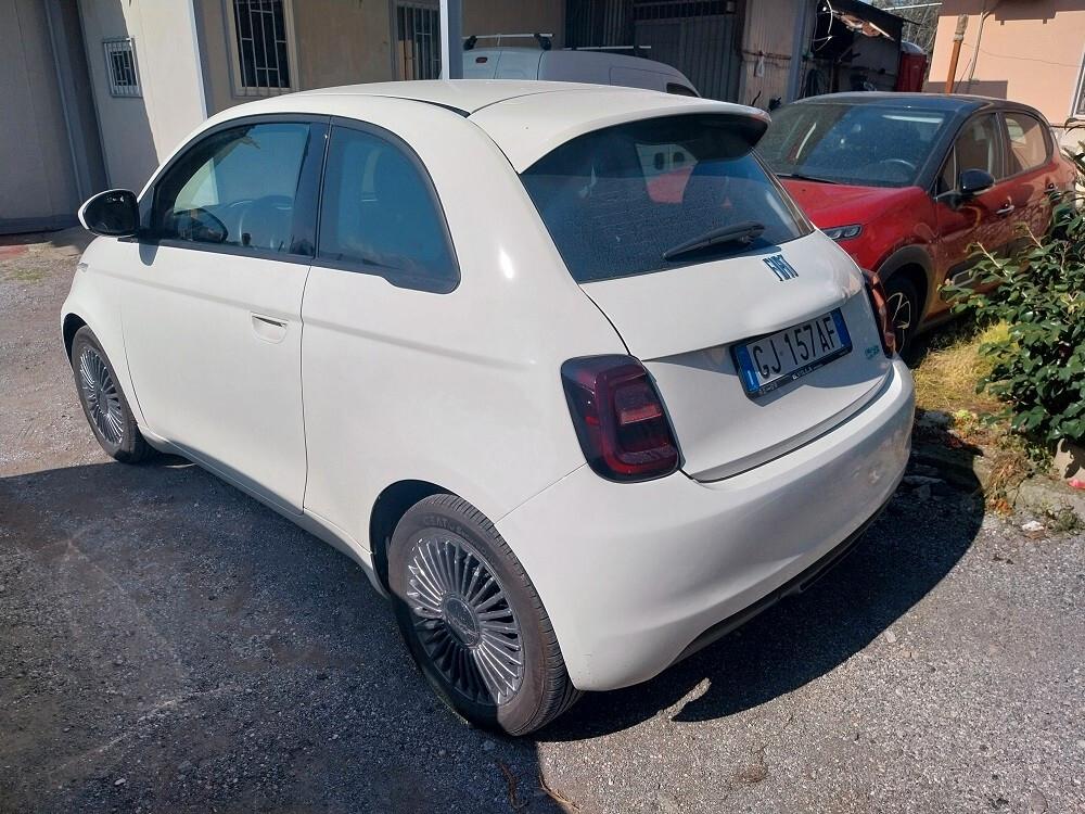 Fiat 500 500e Berlina 23,8 kWh Action