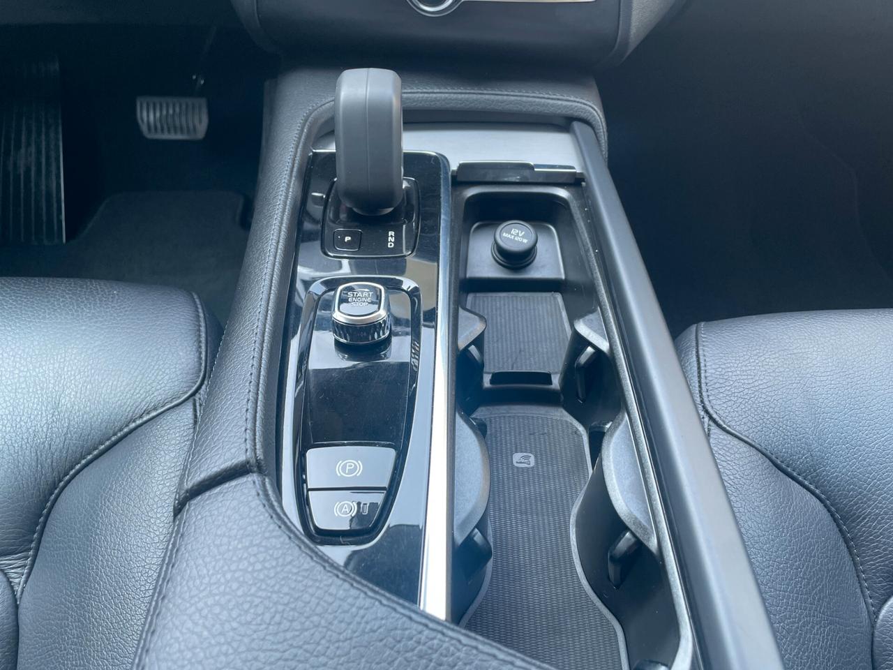 Volvo XC 90 XC90 B5 (d) AWD Geartronic Momentum Pro