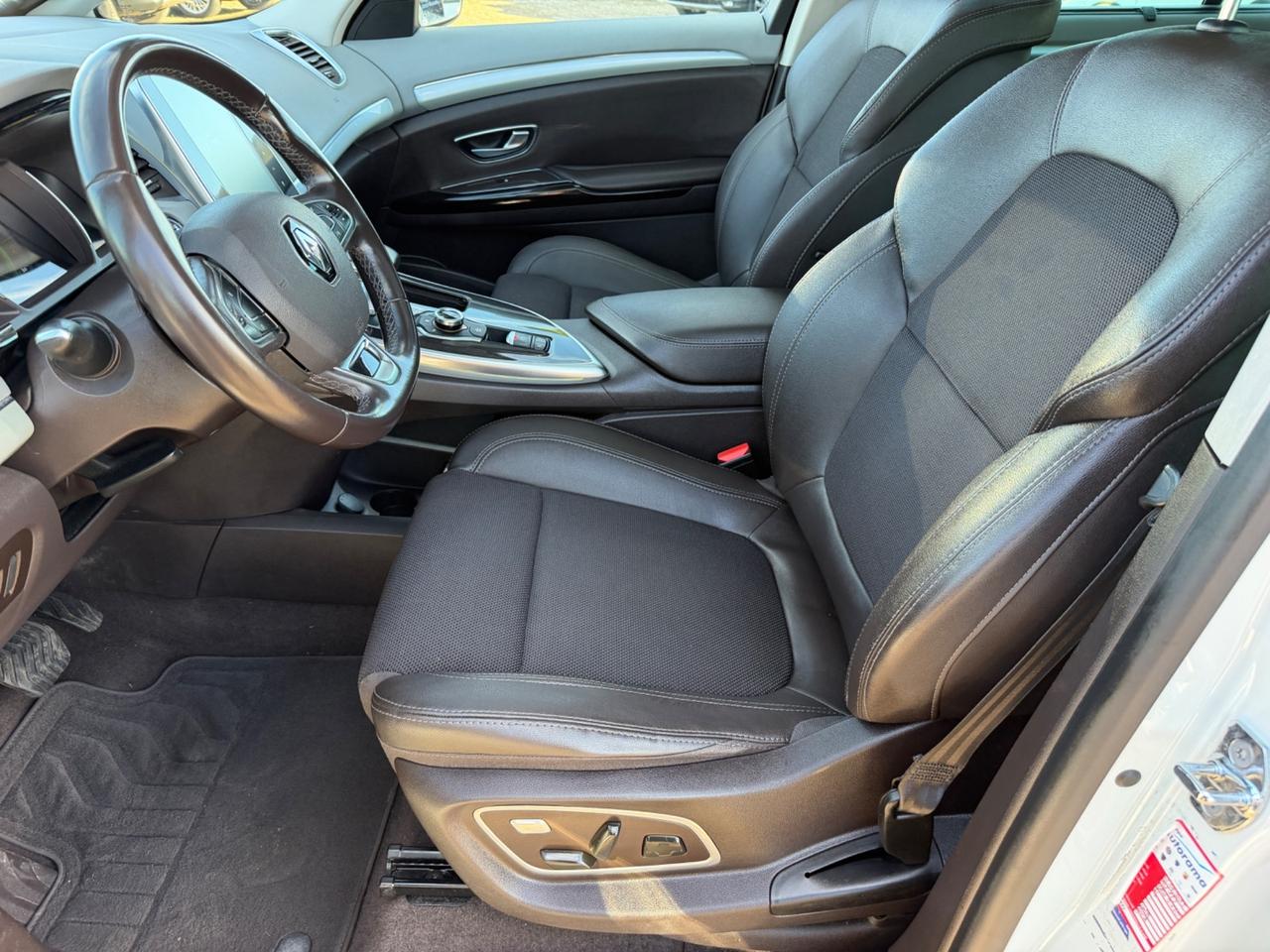 Renault Espace dCi 160CV EDC Energy Initiale Paris 4Control