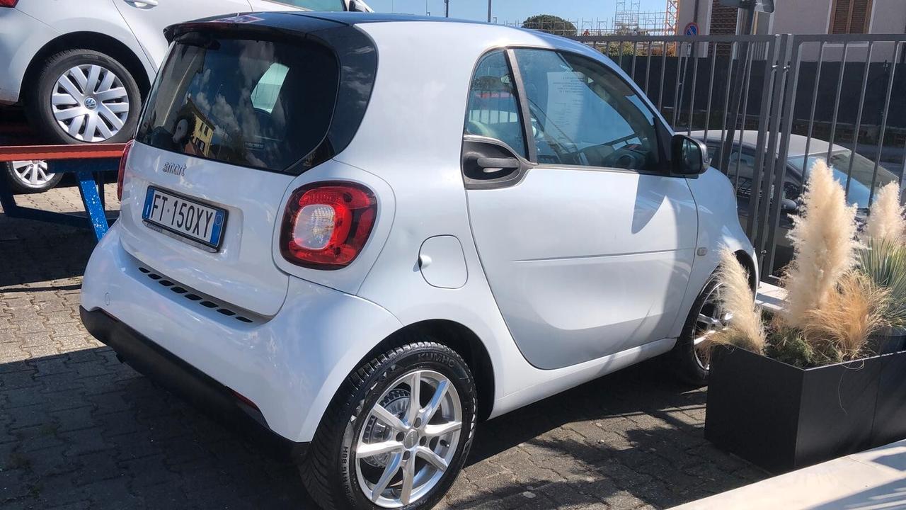 Smart ForTwo 70 1.0 AUTOMATICA PELLE/NAVIGATORE GARANZIA EUROPEA COMPLETA CONFORMGEST X 12 MESI RINNOVABILE FINO A 60 MESI!!!