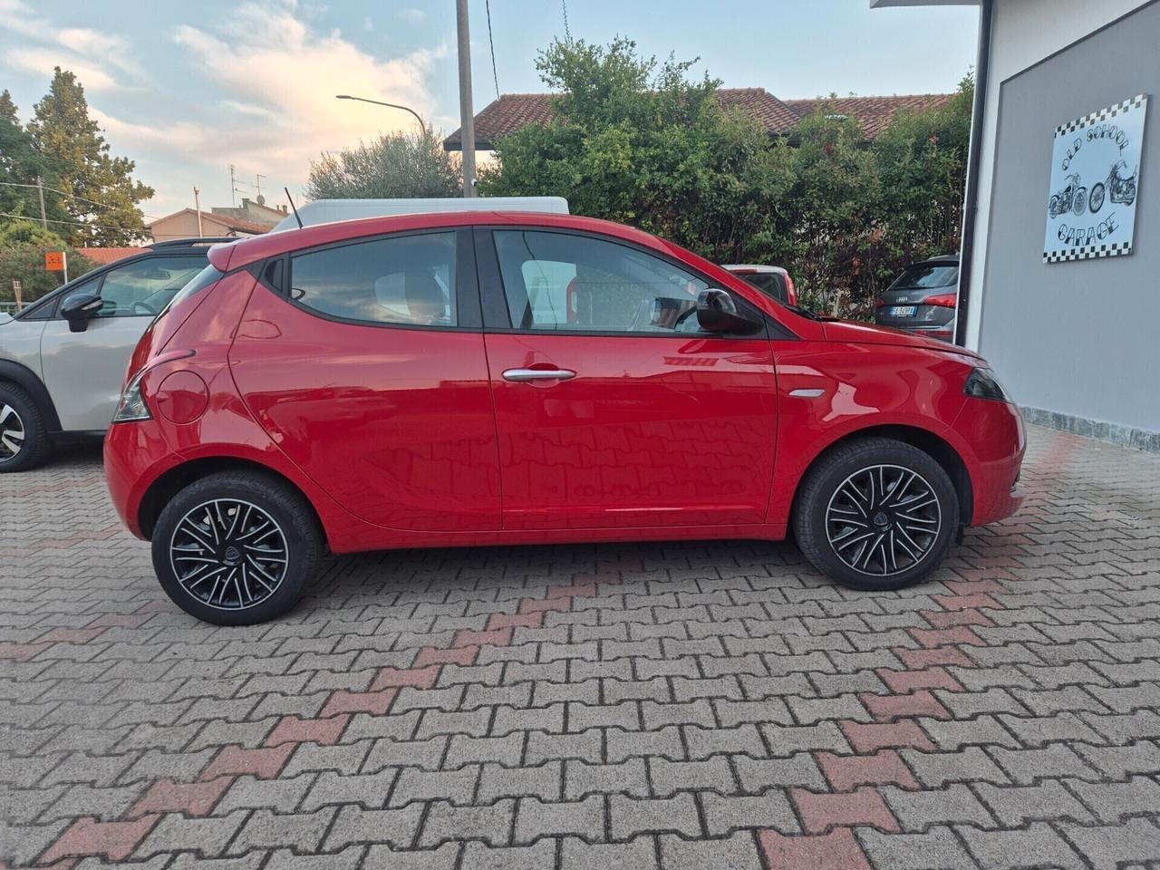 Lancia Ypsilon 1.0 FireFly 5 porte S&S Hybrid Gold