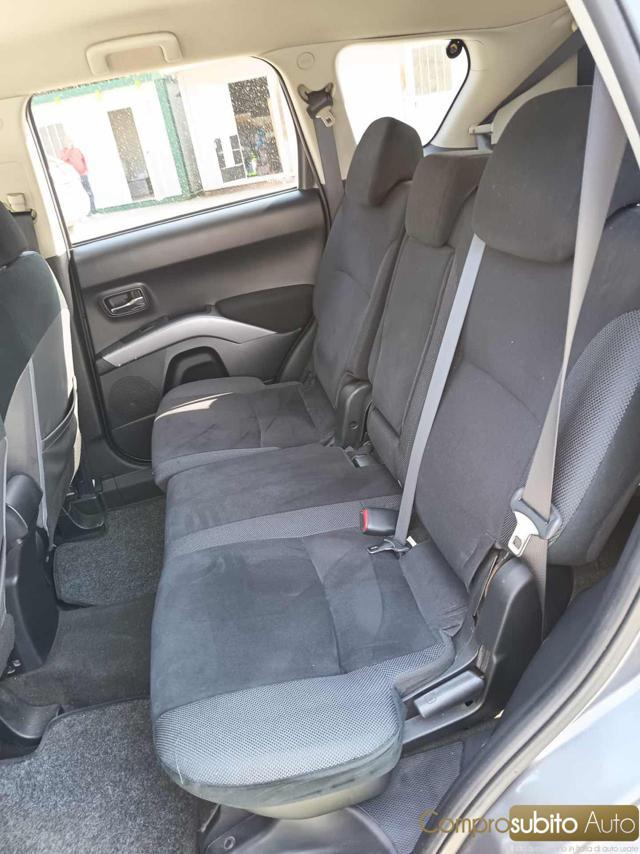 MITSUBISHI Outlander 2.0 DI-D Instyle 7 p.ti DPF