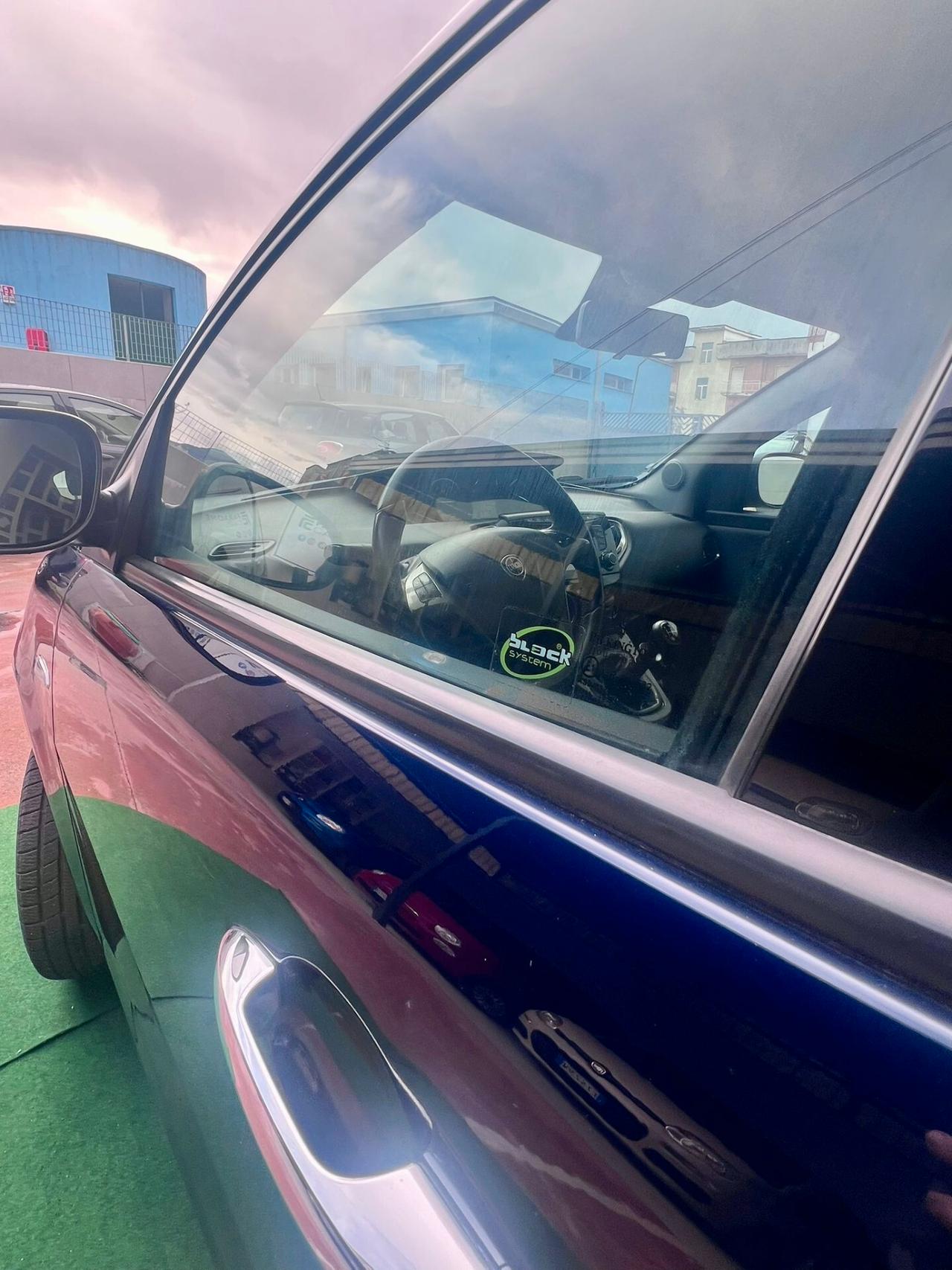 Lancia Ypsilon 1.2 69 CV 5 porte S&S Platinum