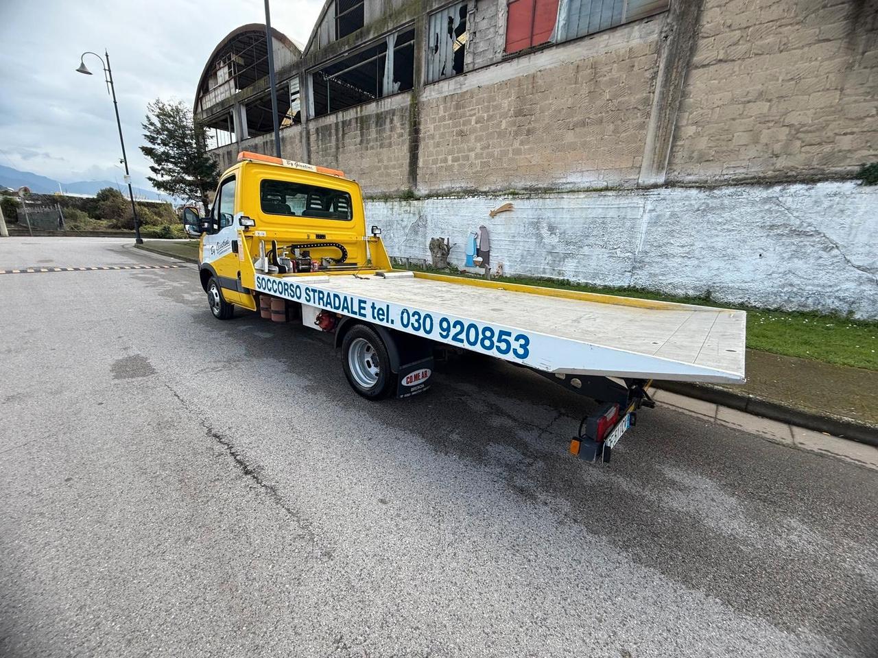 Iveco DAILY CARROATTREZZI SCARRABILE COMEAR