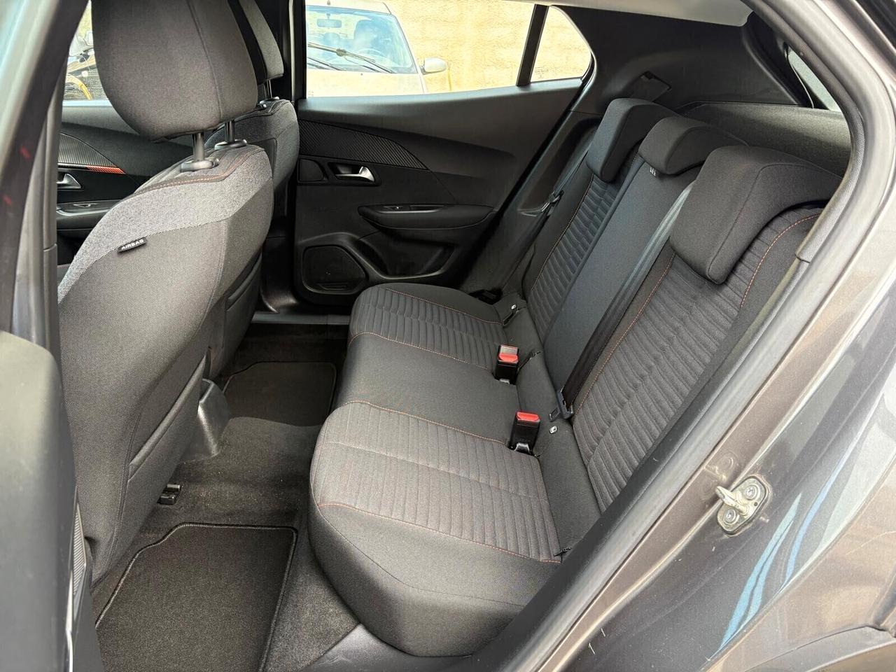 Peugeot 2008 BlueHDi 100 S&S Allure Navi Pack