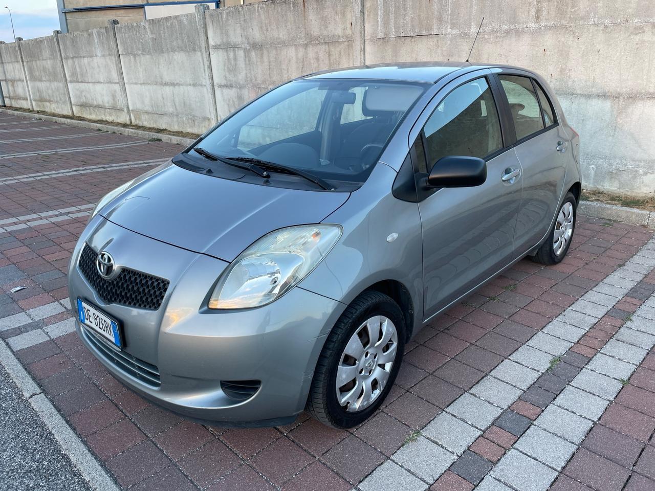 Toyota Yaris 1.0 5 porte Sol