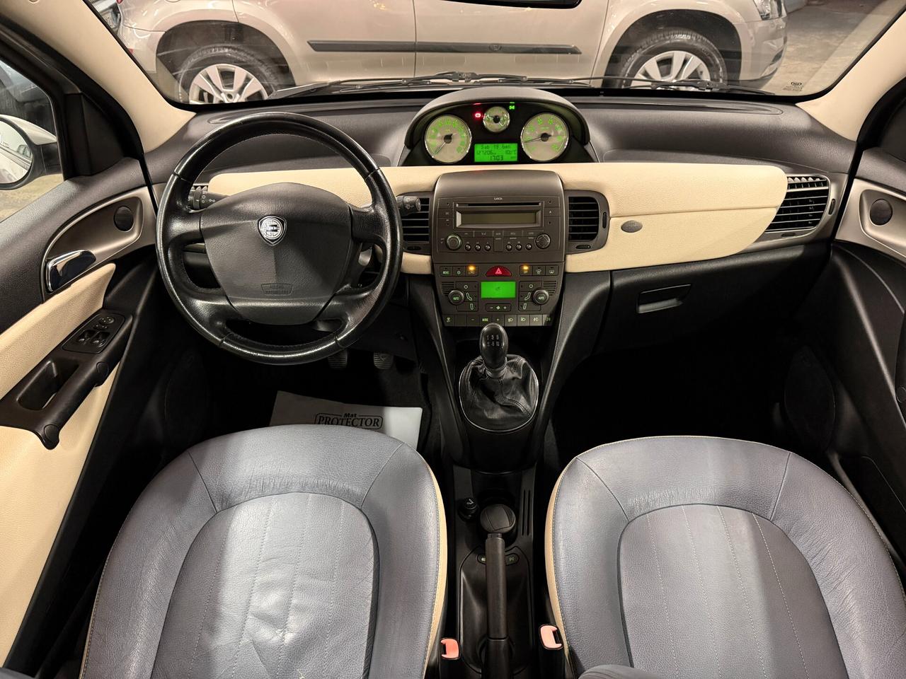 Lancia Ypsilon 1.2 16V Platino