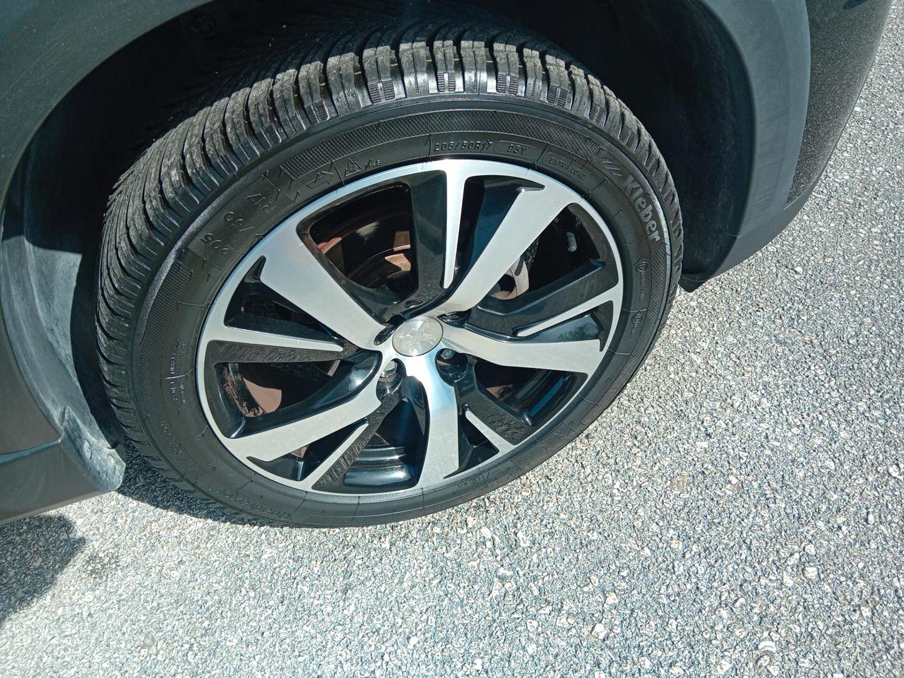 Peugeot 2008 BlueHDi 100 Allure