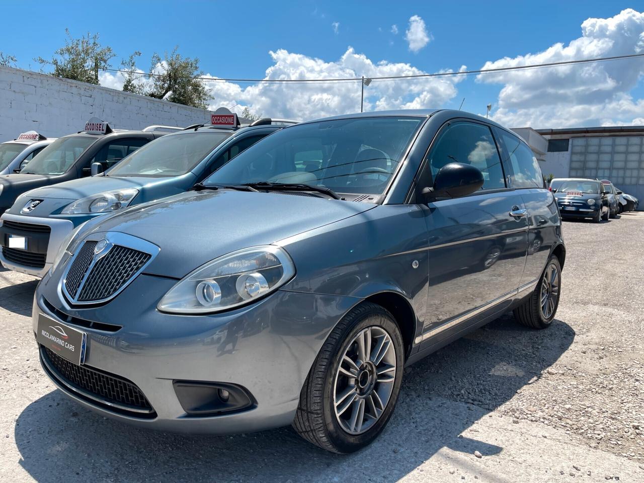 Lancia Ypsilon 1.3 MJT 75 CV Unyca