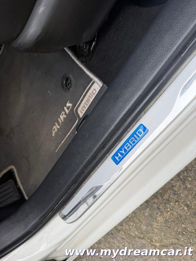 TOYOTA Auris Touring Sports 1.8 Hybrid