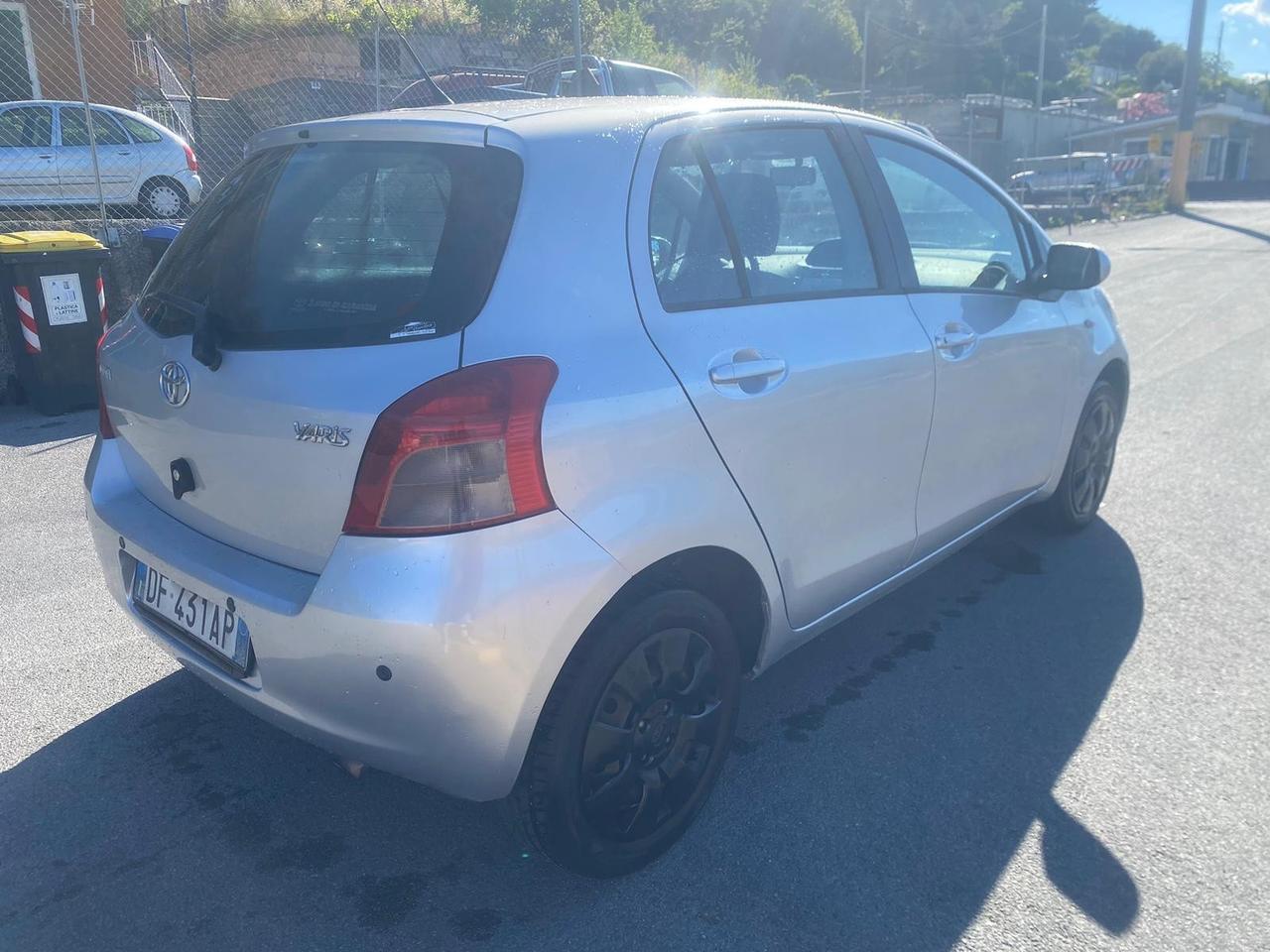 Toyota Yaris 1.0 5 porte Sol