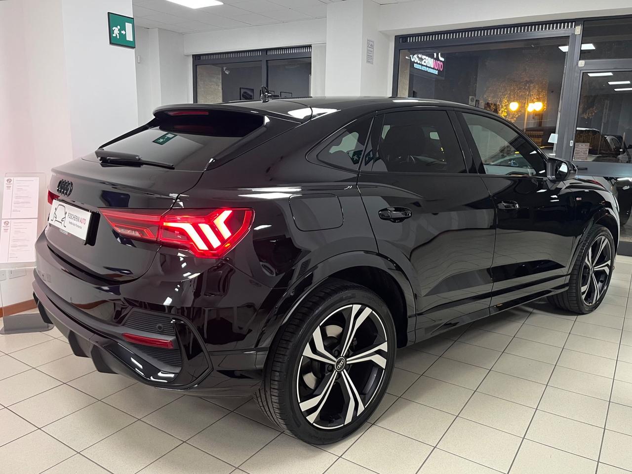 Audi Q3 SPB 35 TDI S-Line TOTAL BLACK!!