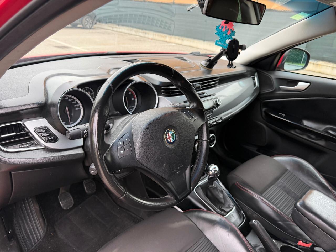 Alfa Romeo Giulietta 2.0 JTDM - PELLE - 12 MESI DI GARANZIA -