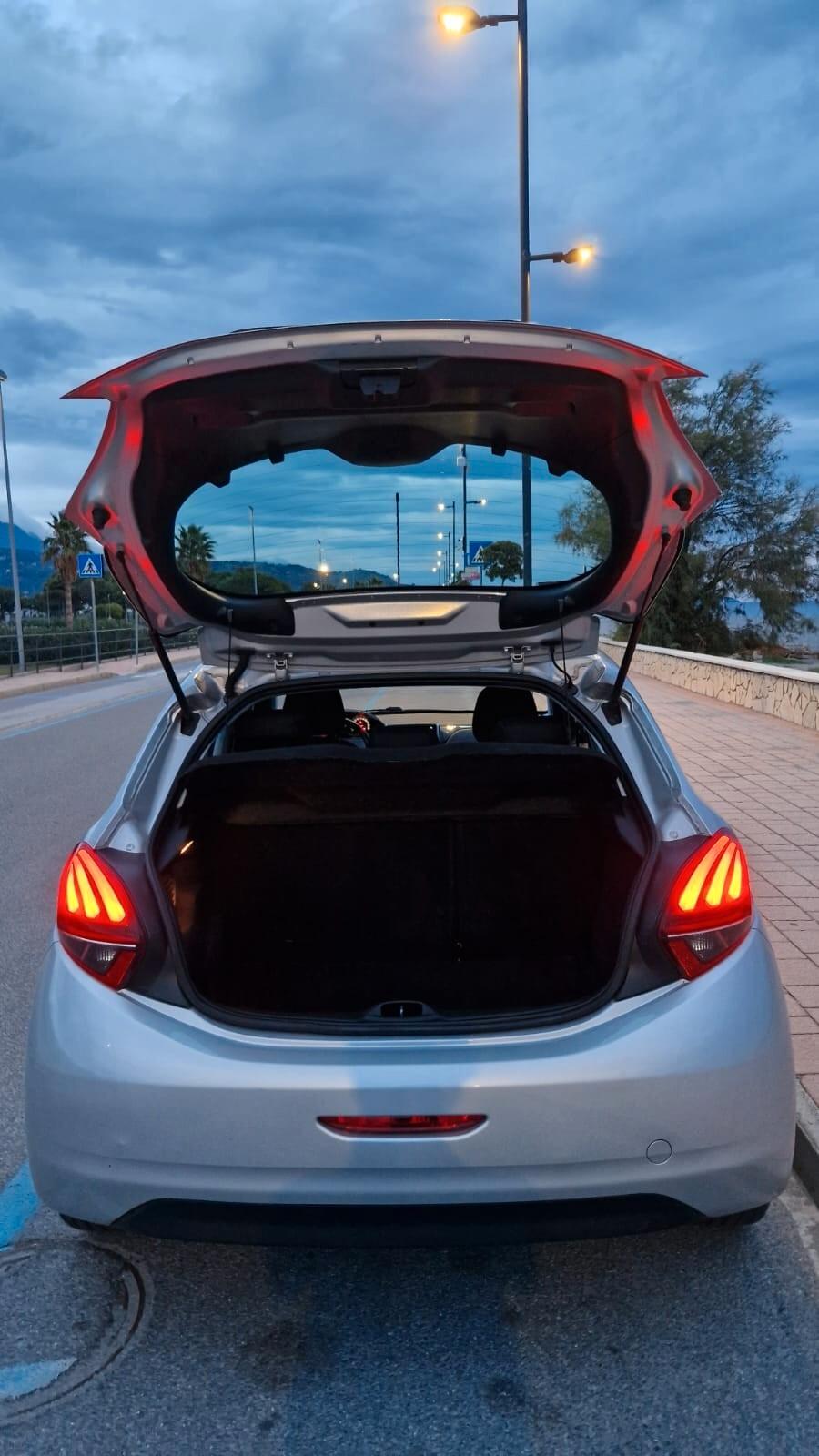 Peugeot 208 PureTech 82 5 porte Allure