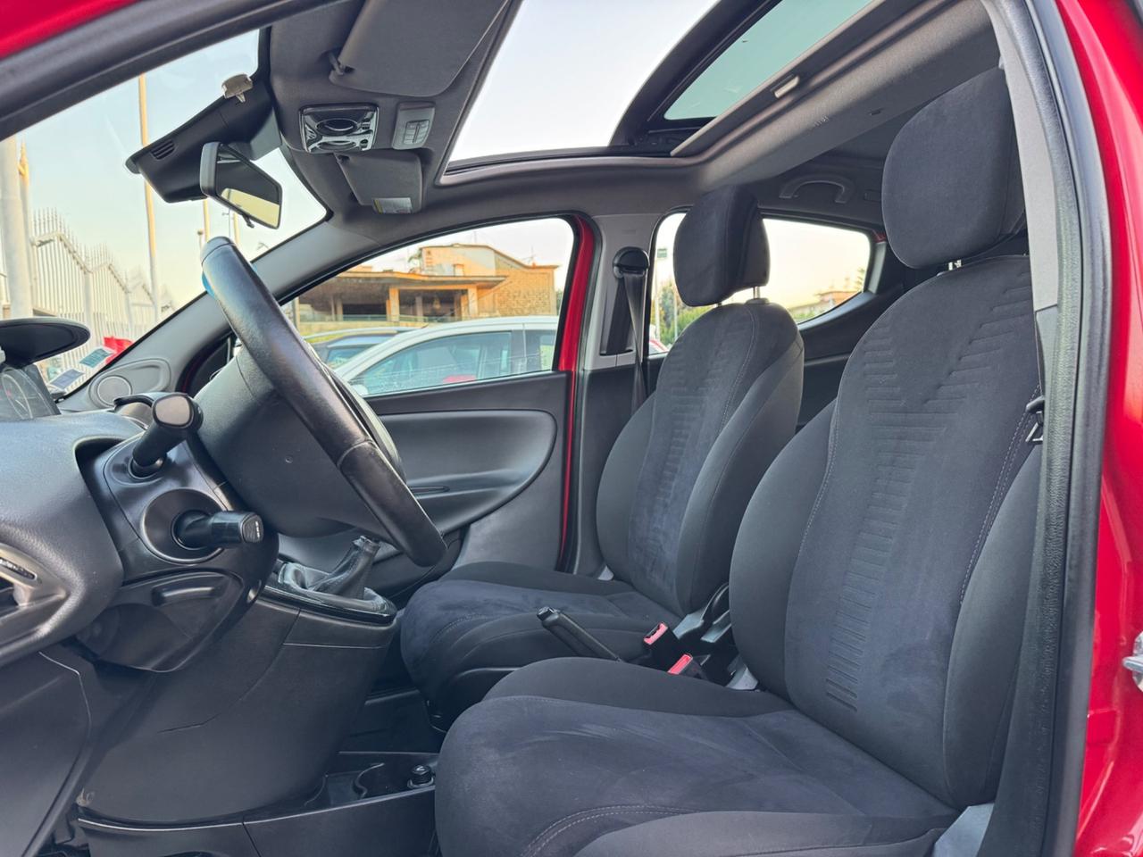 Lancia Ypsilon 1.3 MJT 95CV Platinum TETTO