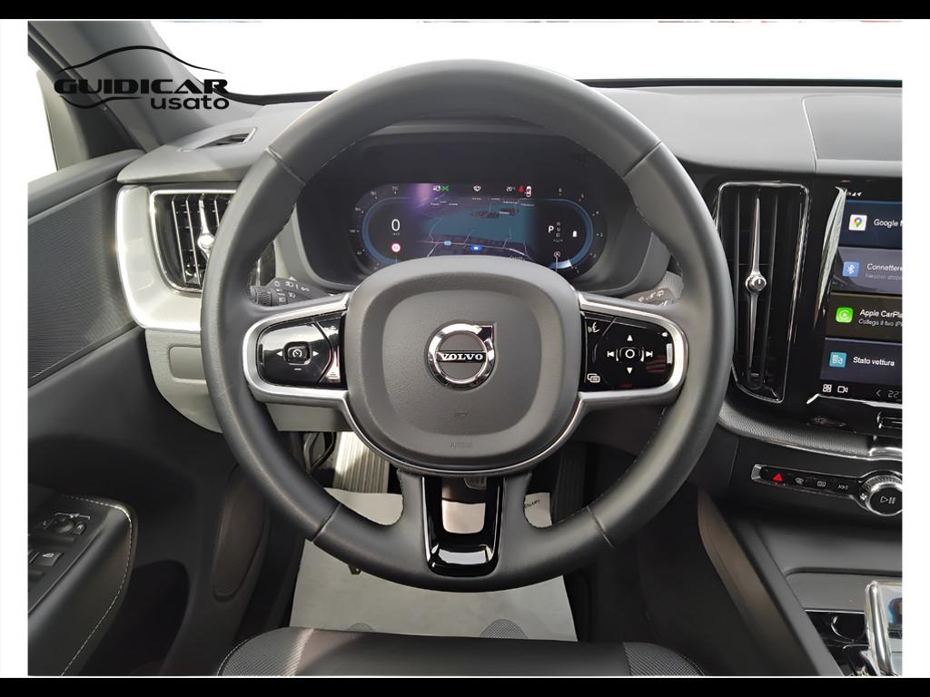 VOLVO XC60 II 2022 - XC60 2.0 b4 Plus Dark auto