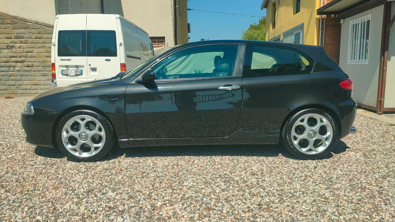 Alfa Romeo 147 2.0i 16V Twin Spark 150 CV 3p. Distinctive MANUALE