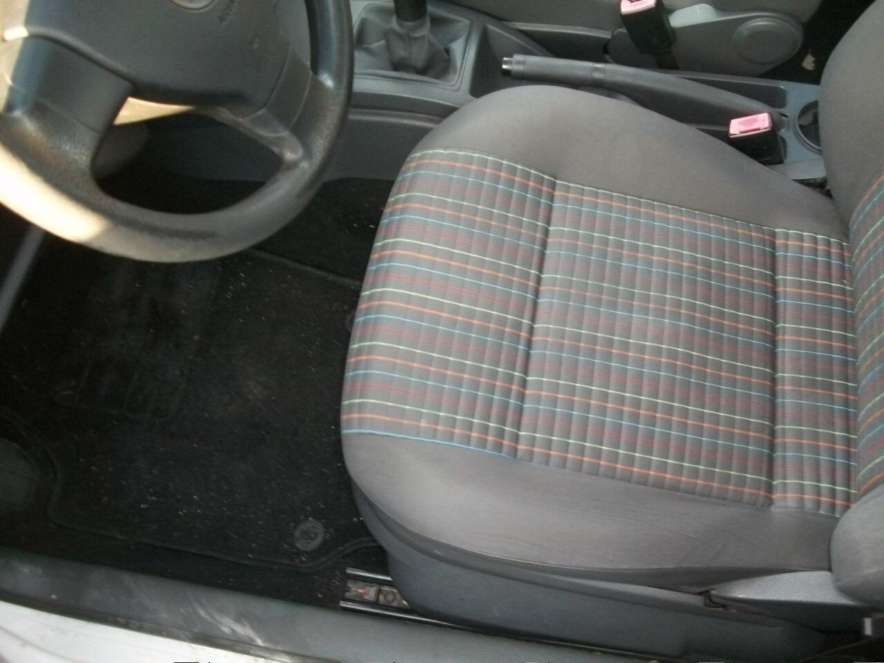 Volkswagen Polo 1.2/60CV 5p. United CC 1200 EURO 04 BENZINA KM 199500 SI NUOVI PATENTATI GARANZIA UN ANNO