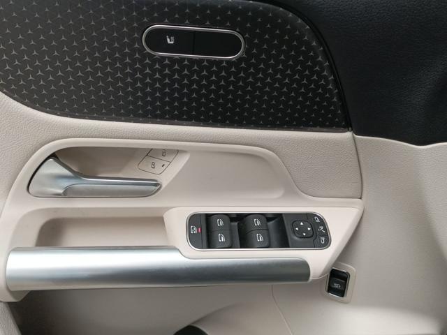 MERCEDES-BENZ GLA 180 Automatic Progressive Advanced