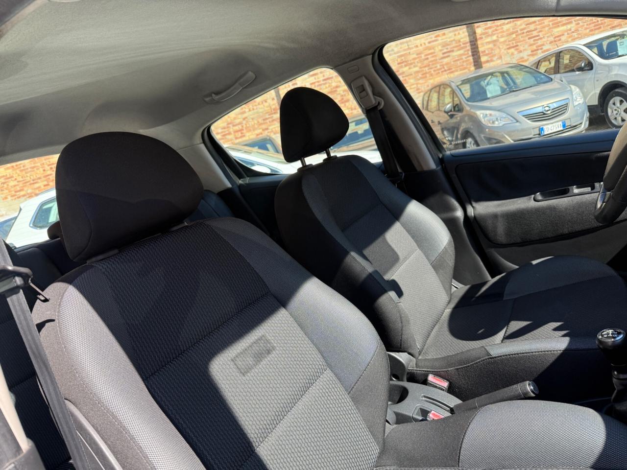 Peugeot 207 1.4 HDi 70CV 5p. Neopatentati