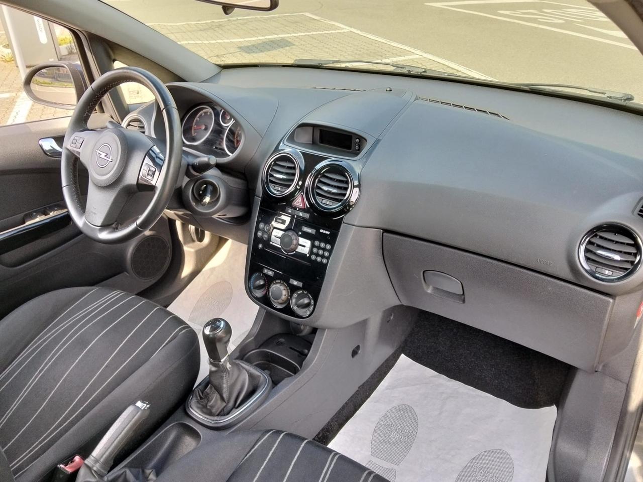 Opel Corsa 1.2 3 porte Club