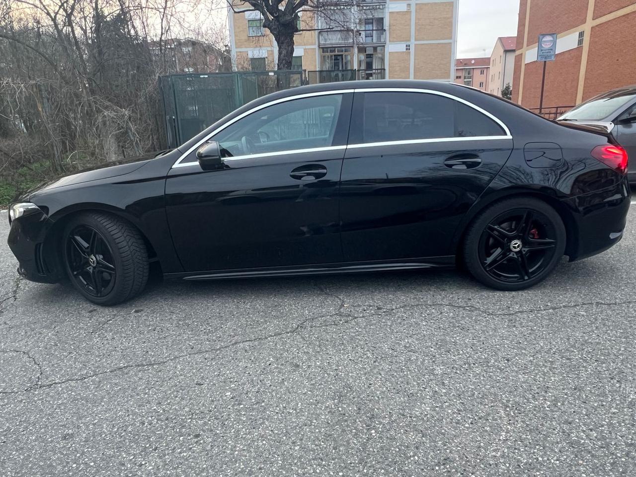 Mercedes-Benz A 200 AMG Line Premium A 200 #9772