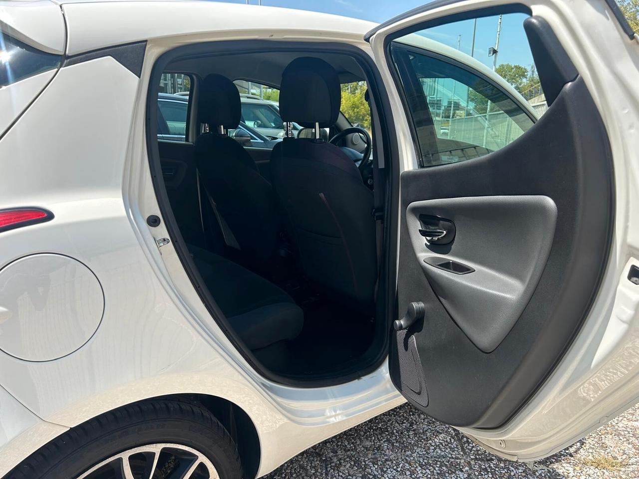 Lancia Ypsilon 1.2 69 CV 5 porte S&S Gold