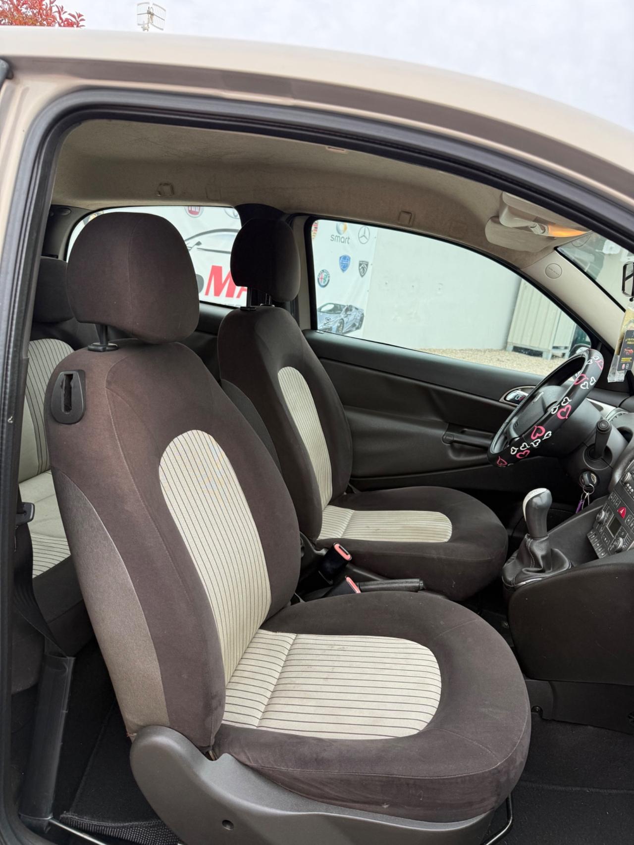 Lancia Ypsilon 1.3 MJT 75 CV Platino