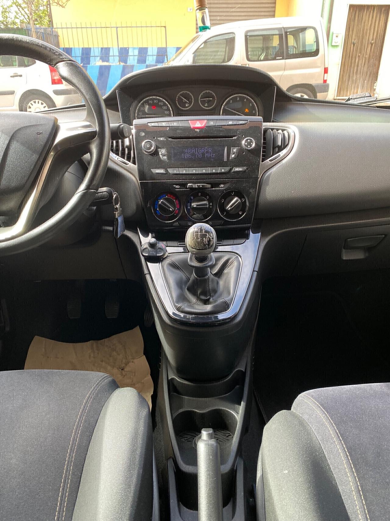 Lancia Ypsilon 1.2 69 CV 5 porte S&S Silver