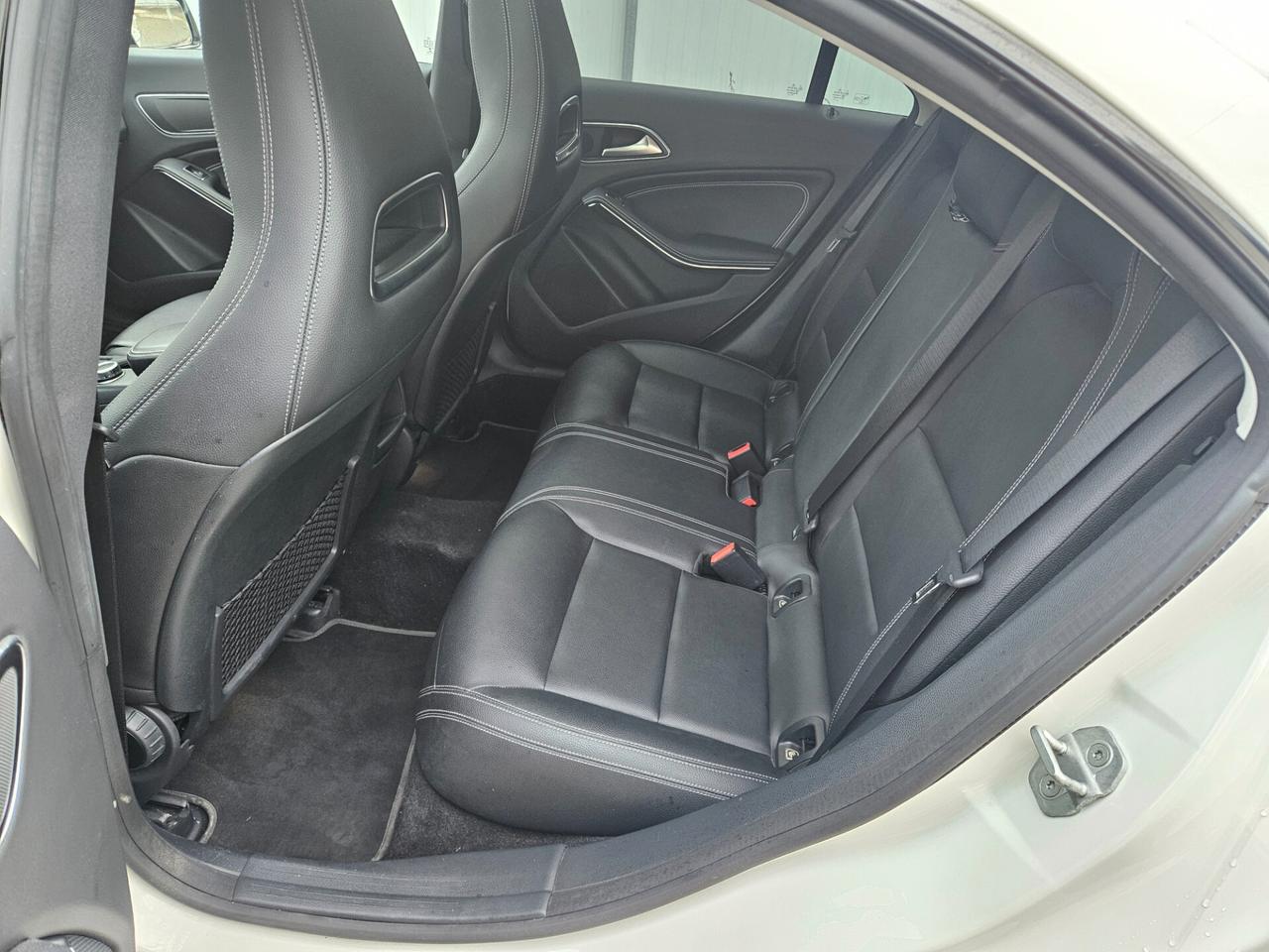 Mercedes-benz CLA 180 Premium