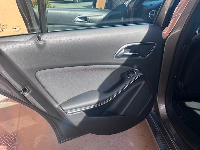 Mercedes-benz A 180 d Automatic Business UNIPRO