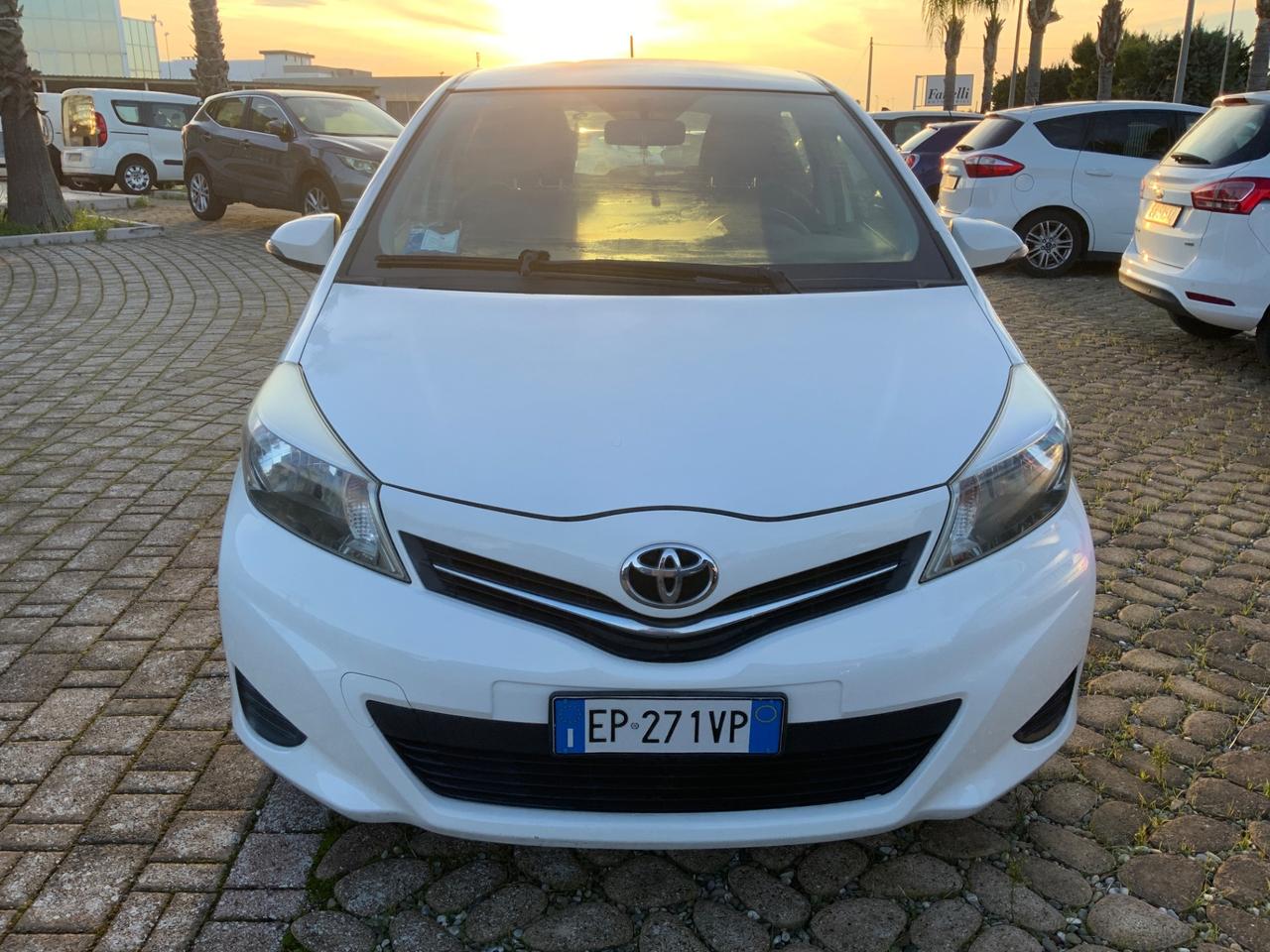 Toyota Yaris 1.0 5 porte Lounge