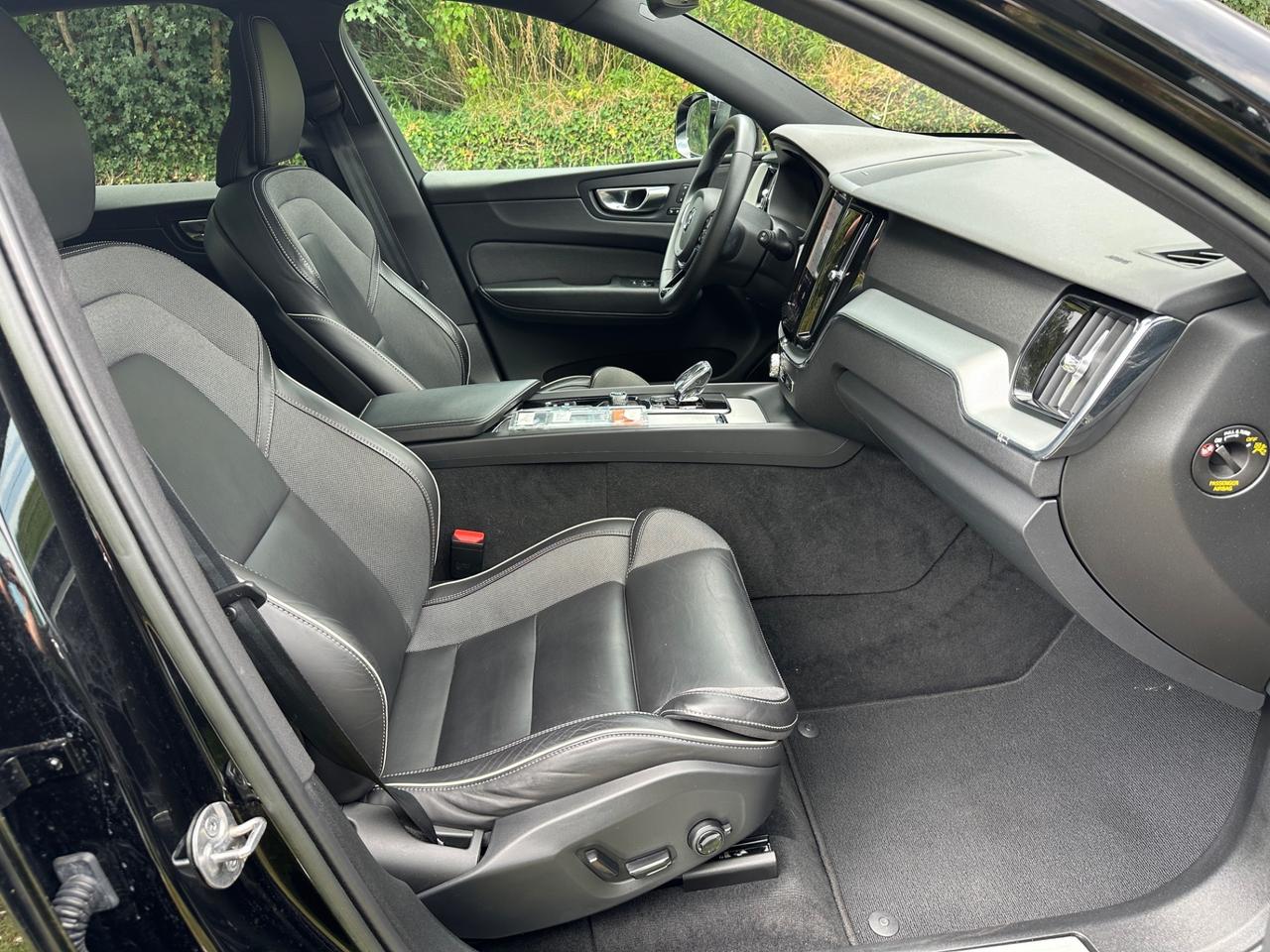 Volvo XC 60 B5 (d) AWD Ultimate Dark - 2023
