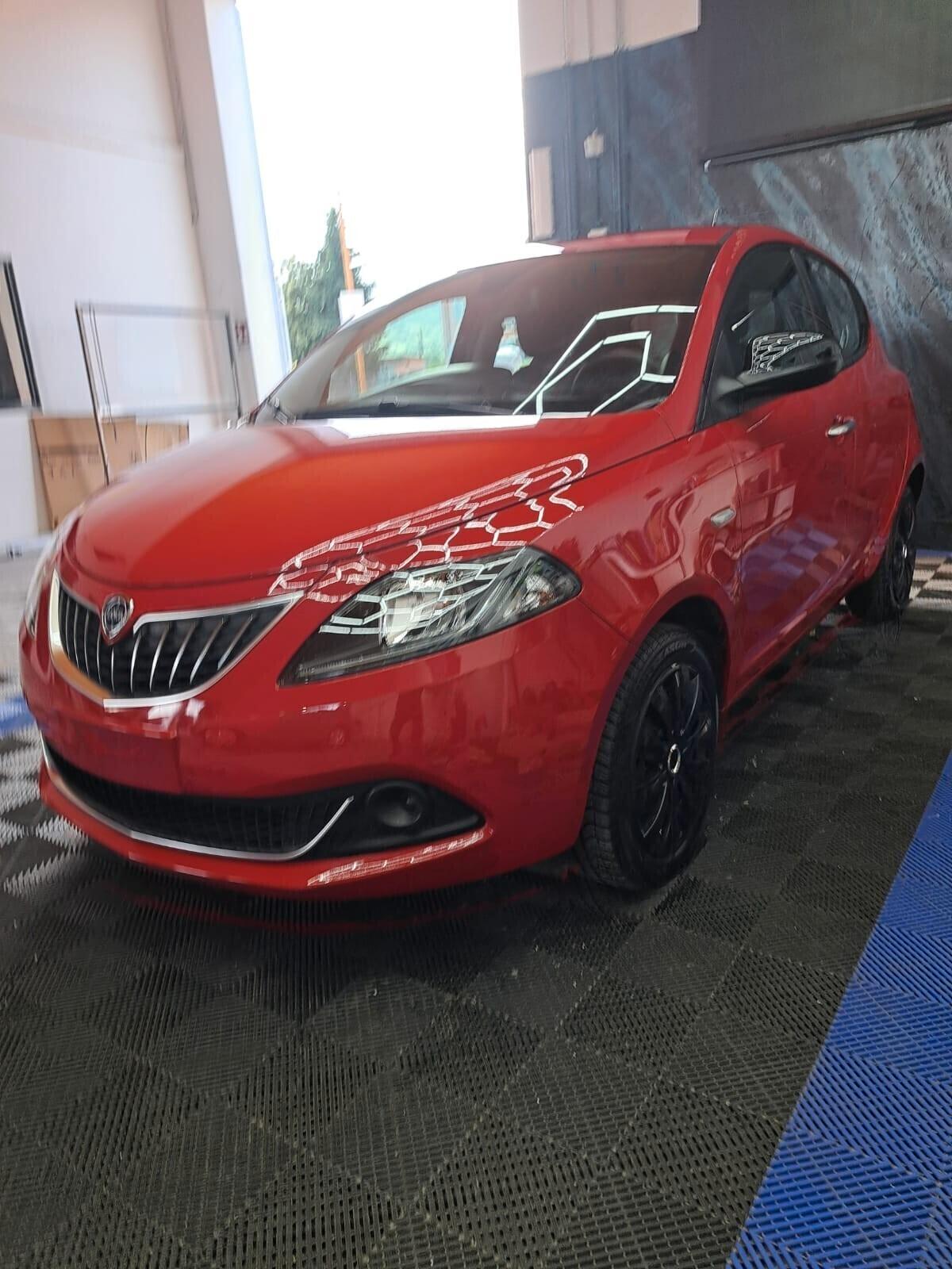 Lancia Ypsilon 1.0 FireFly 5 porte S&S Hybrid Ecochic Silver