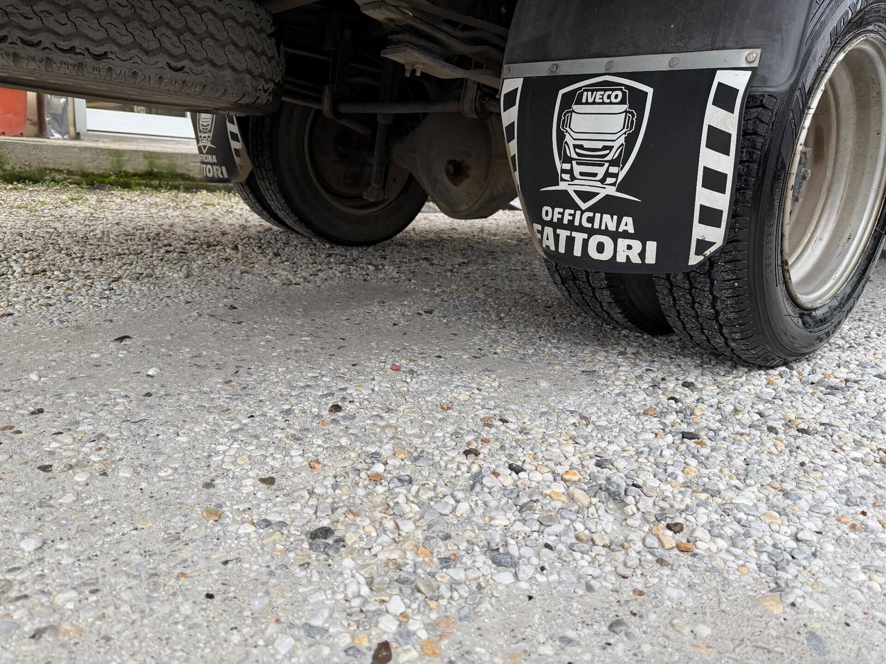 Nissan Cabstar 120.35 3.0 Tdi PL-RG Cabinato SE Cabinato Patente C