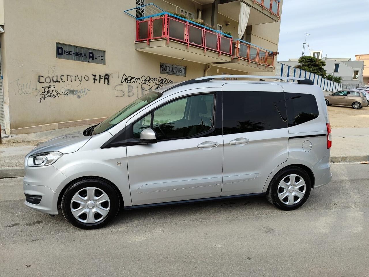 Ford Tourneo Courier 1.5 tdci 75CV VETTURA NUOVO!!