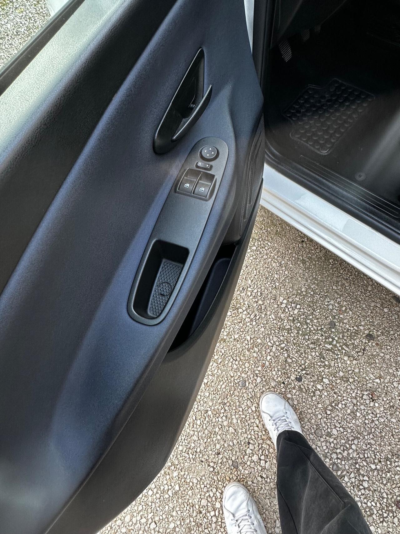 Lancia Ypsilon 1.0 FireFly 5 porte S&S Hybrid Platino Plus